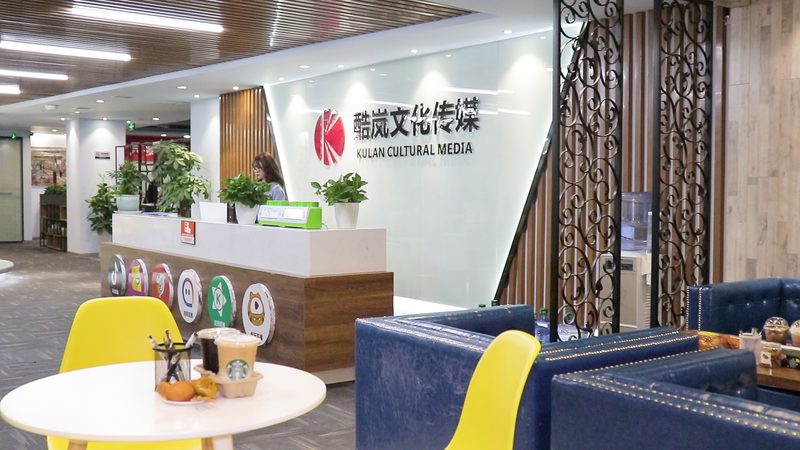 以下是一些在上海具有较高知名度和口碑的餐饮品牌设计公司：